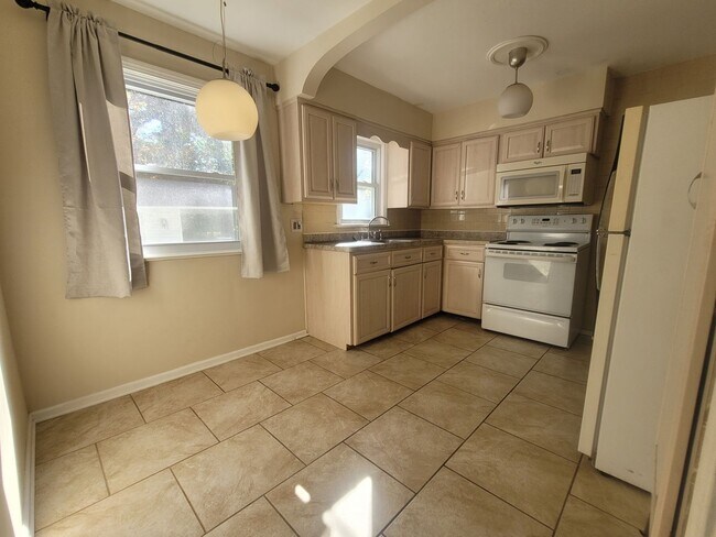 Foto del edificio - 6987 Greenleaf Ave