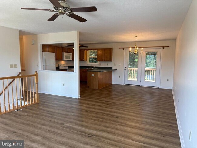 Foto del edificio - 1183 River Bend Ct
