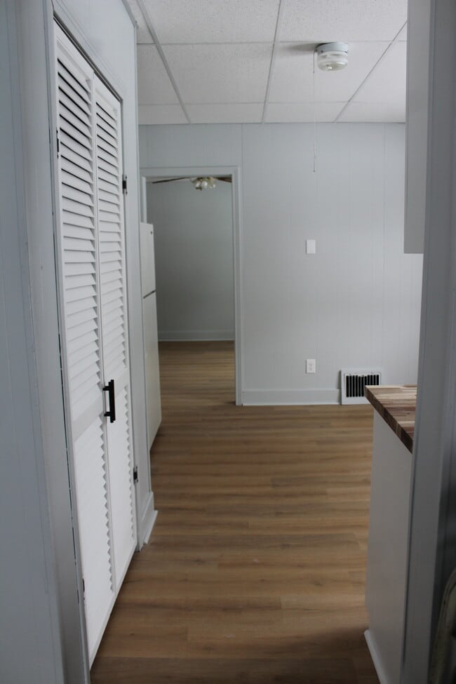 Foto del edificio - 9141 River Rd