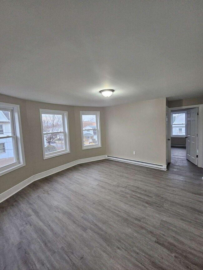 Foto del edificio - NEWLY RENOVATED HOME! AVAILABLE NOW!
