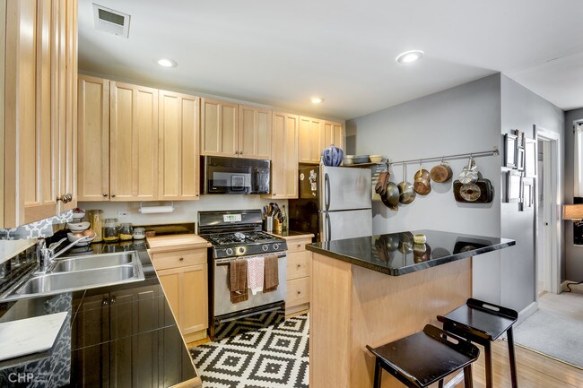 Building Photo - 2021 W McLean Ave