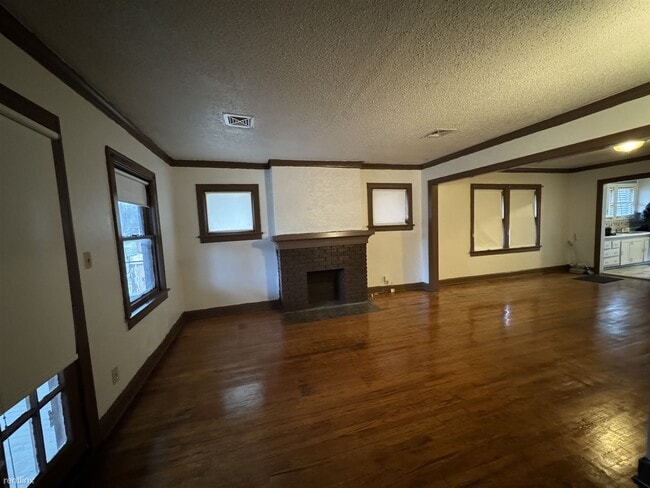 Building Photo - 2 br, 1 bath Duplex - 5434 Paseo Street