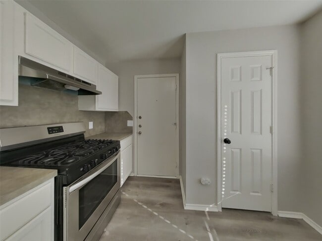 Building Photo - 22823 Sugar Bear Dr