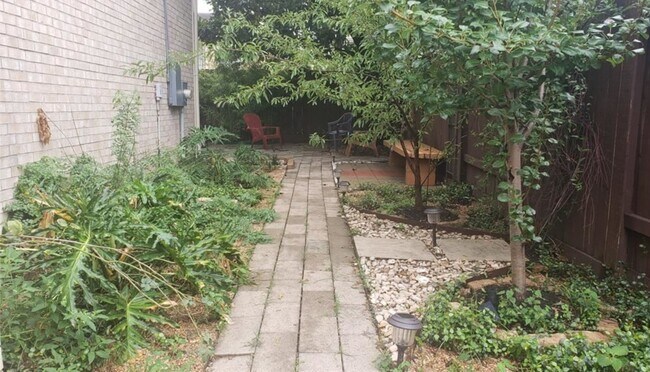 Foto del edificio - 12215 Ella Lee Ln