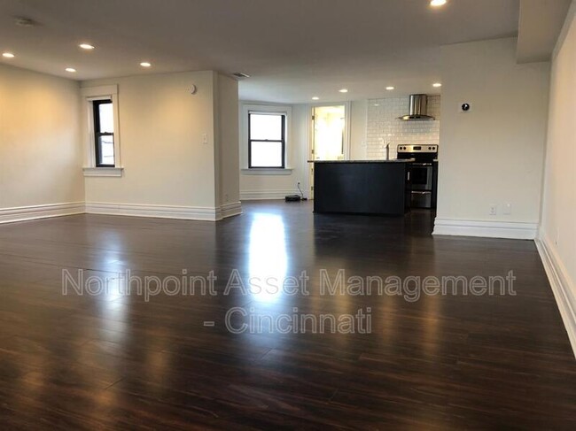 Foto del edificio - 221 W 9th St