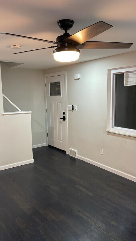 Primary Photo - 2113 Vantine St