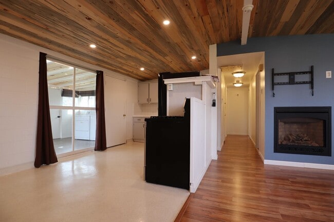 Building Photo - 923 Rosebrook Dr