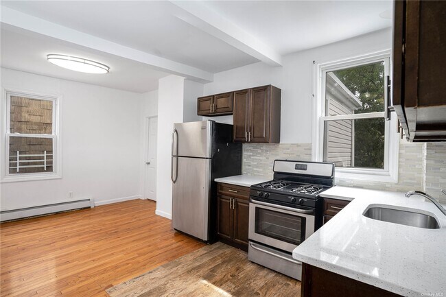 Building Photo - 115 Essex St