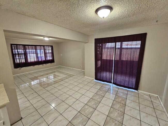 Foto del edificio - 3275 Dryer Ave