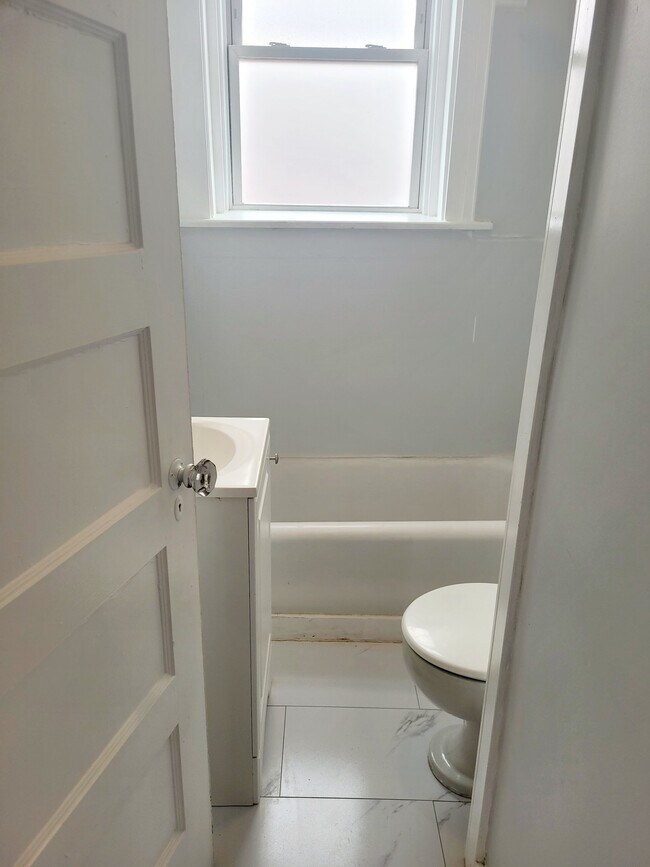 Foto del edificio - 1611 Hampton Blvd