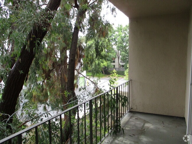 Building Photo - 15344 Weddington St