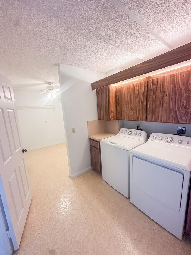 Foto del edificio - 3511 Village Blvd