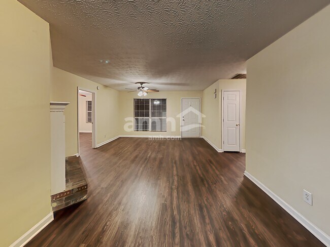 Building Photo - 312 Creek Side Court