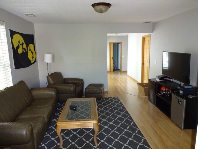 Foto del edificio - 728 2nd Ave SE