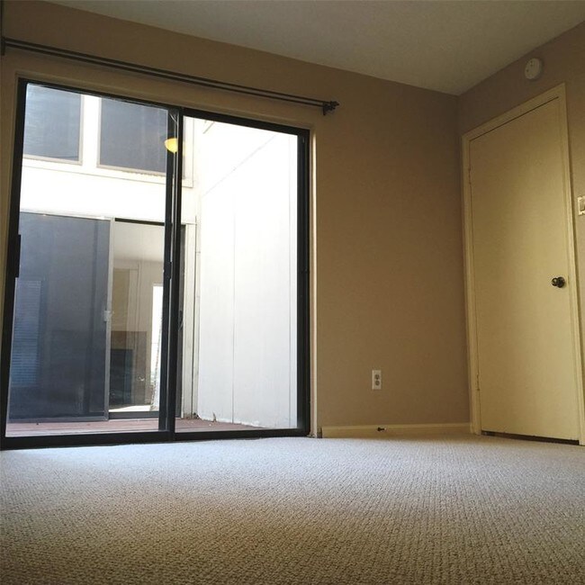 Building Photo - 13435 Parkway Blvd