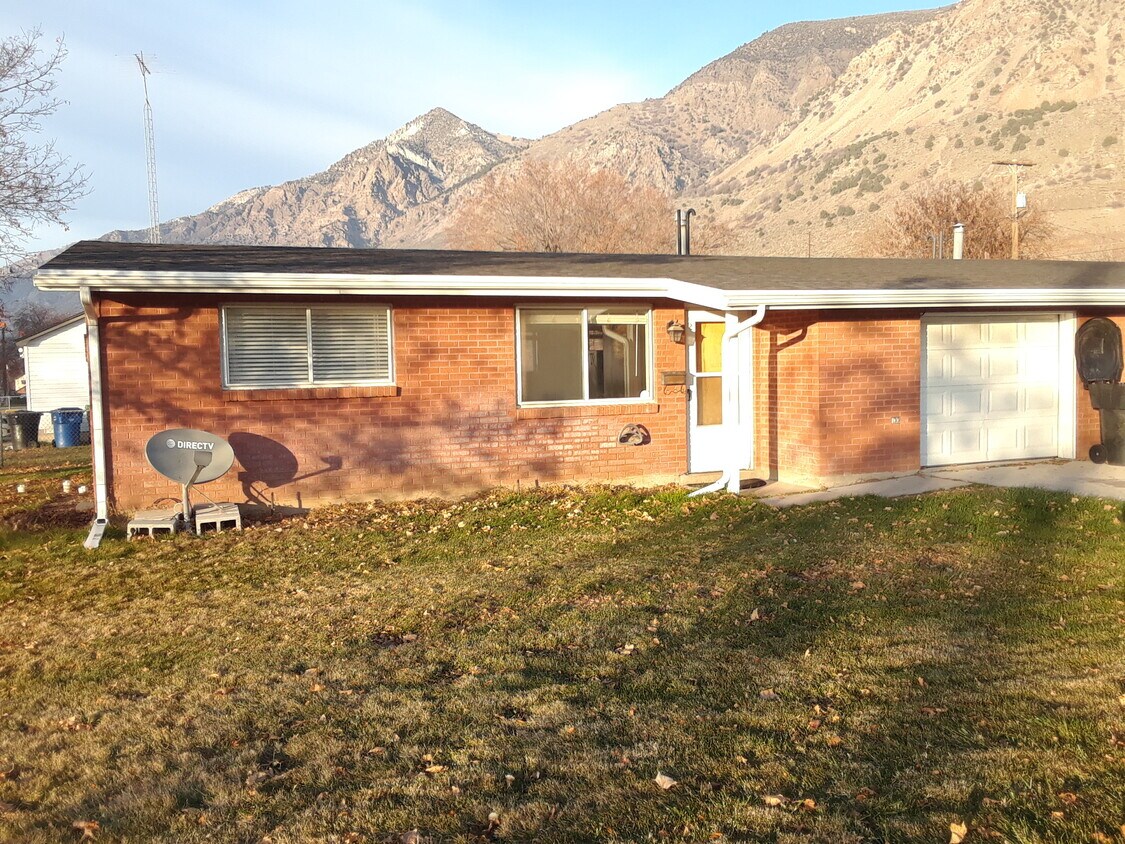 Primary Photo - 636 N 400 E