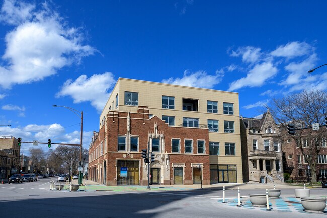 Building Photo - 3001 N Southport Ave