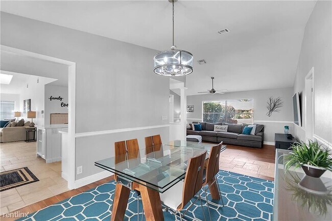 Building Photo - 4 br, 2.5 bath House - 22250 Martella Ave