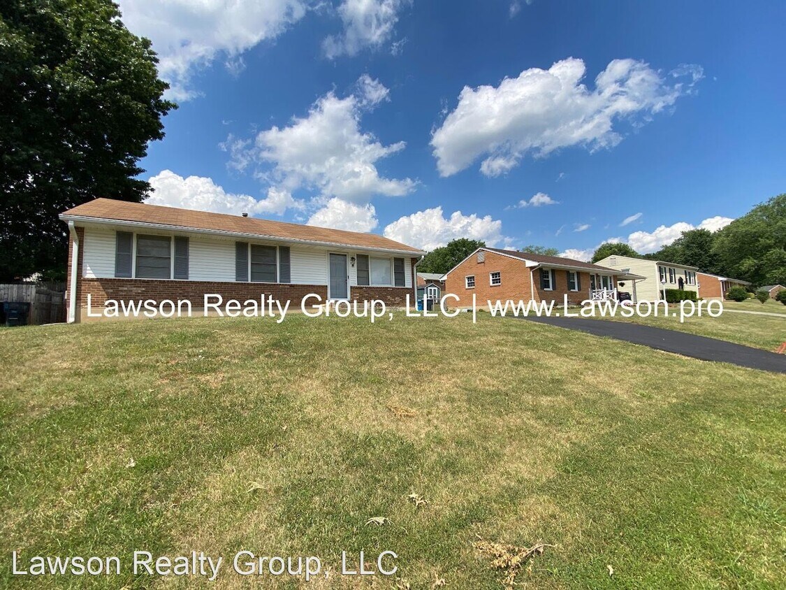 3 br, 1 bath House 4708 Player Drive NE House for Rent in Roanoke