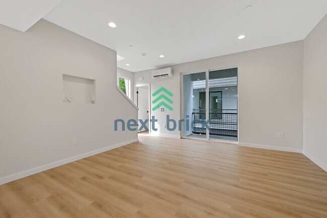 Foto del edificio - Brand-New 2026 Townhome | 3 Bed | 2.5 Bath | 1,560 Sq Ft | EV Garage | A/C Included