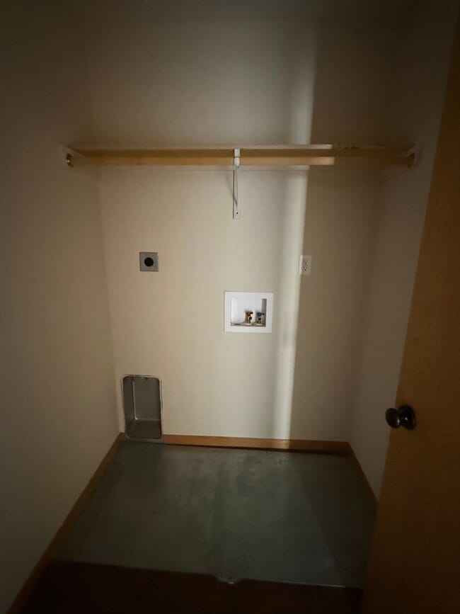 Building Photo - 526 Grainfield St