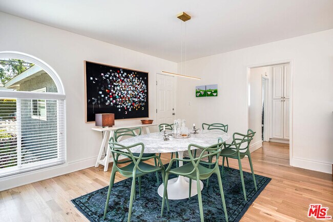 Foto del edificio - 12747 Kling St
