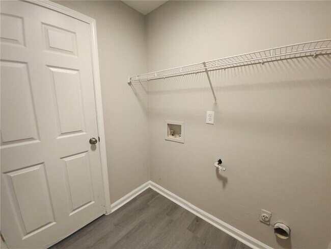 Foto del edificio - 3225 Landgraf Close