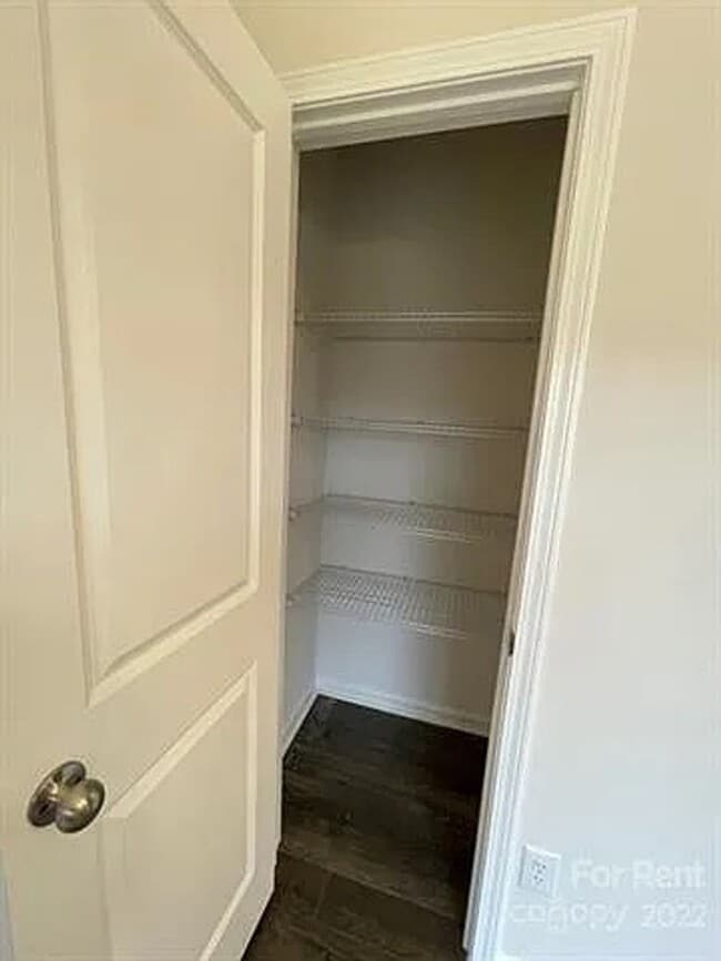 Foto del edificio - 3 BR/2BA | 1-Car Garage | End-Unit