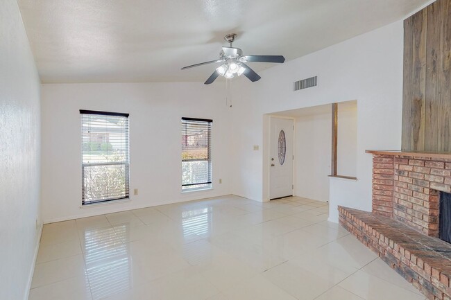 Foto del edificio - Now Available! 3 Bedroom 2 Bath Arlington ...