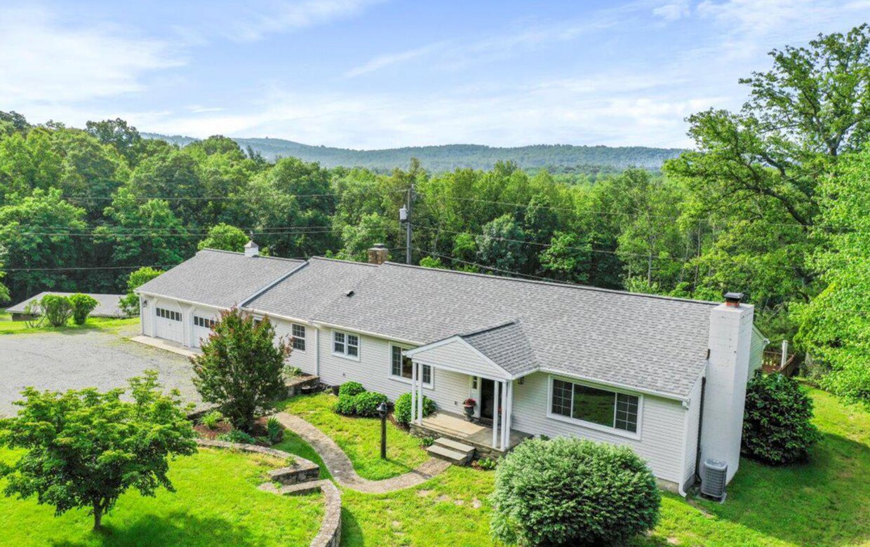 Foto principal - 6025 Coon Tree Rd