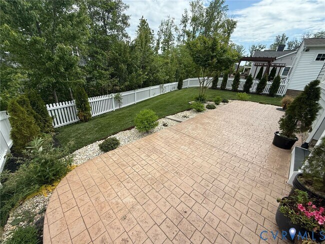 Foto del edificio - 10810 Porter Park Ln