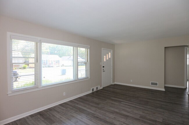 Building Photo - Spacious Broad Ripple 2 Bedroom Home!