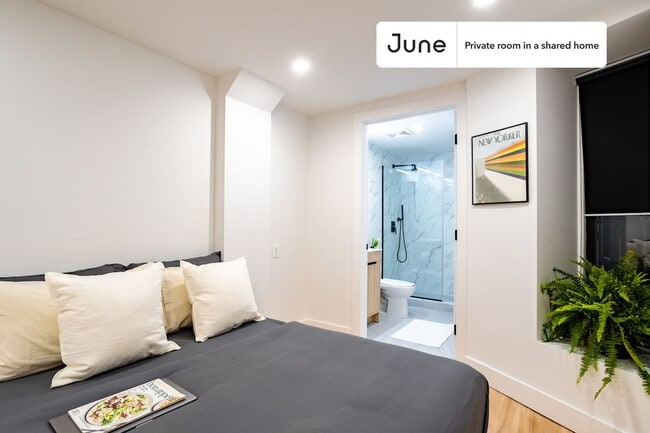 Building Photo - Room in Shared 3.0 bed/2 bath home