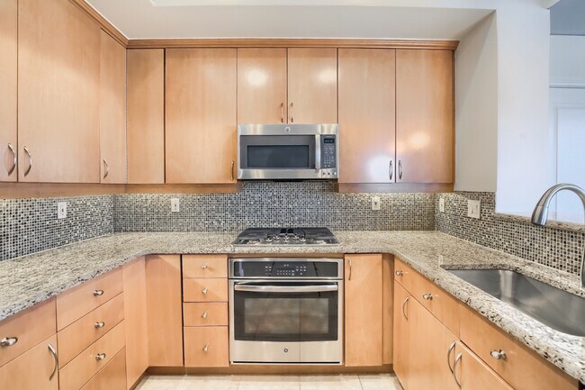 Building Photo - 2500 E Cherry Creek South Dr