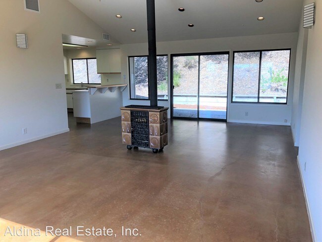 Foto del edificio - 3 br, 3 bath House - 18735 Greenleaf Dr.