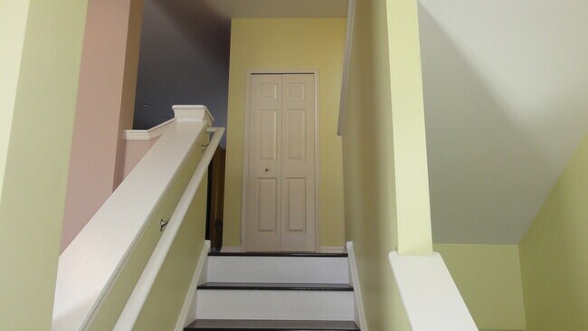 Building Photo - 462 Grosvenor Ln