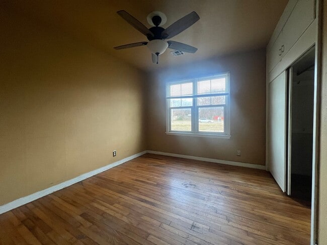 Building Photo - 2218 Lampton St