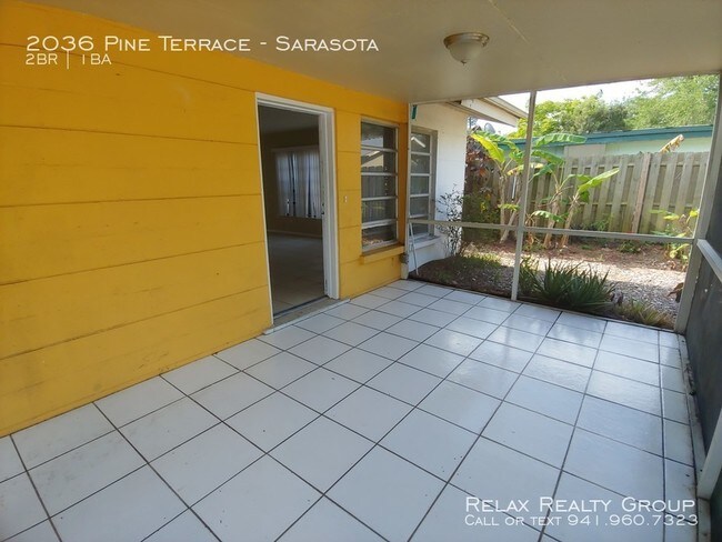 Building Photo - 2036 Pine Terrace
