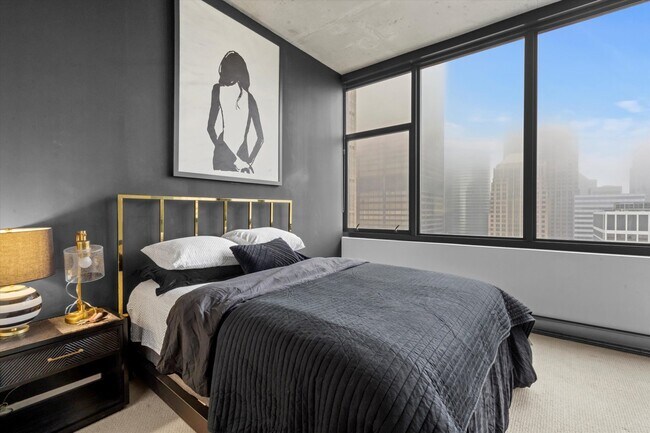 Building Photo - 235 W Van Buren St