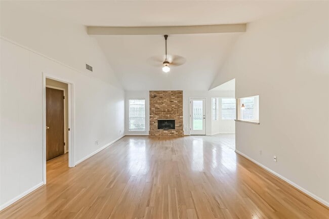 Foto del edificio - 8419 Stroud Dr