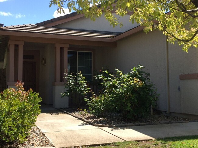 Foto del edificio - Well Maintained Single Level 4 Bedroom, Fo...