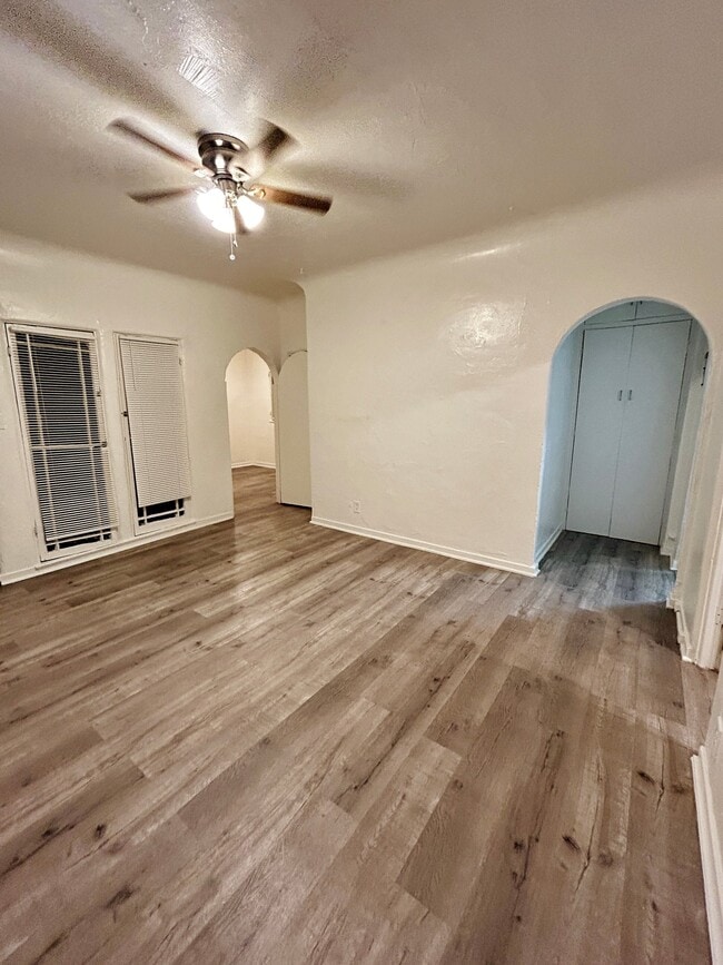 Building Photo - 808 N Poinsettia Pl