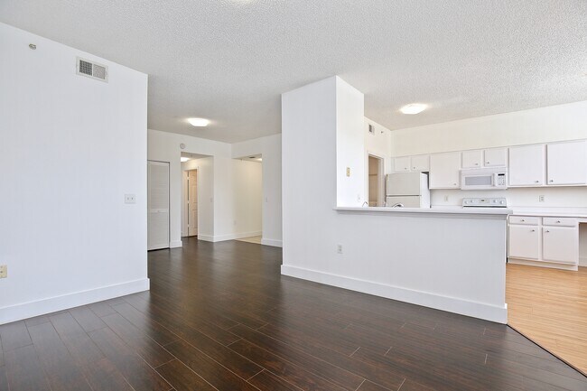 Building Photo - Apt 308 Palms Villa Residences
