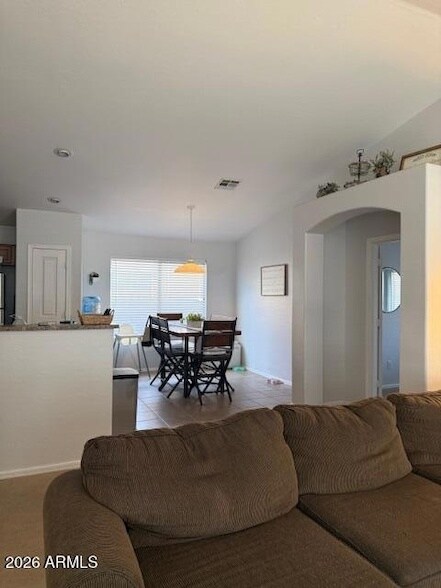 Foto del edificio - 1314 E Ash Rd