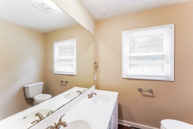 Foto del edificio - 754 Cedar Crest Ln