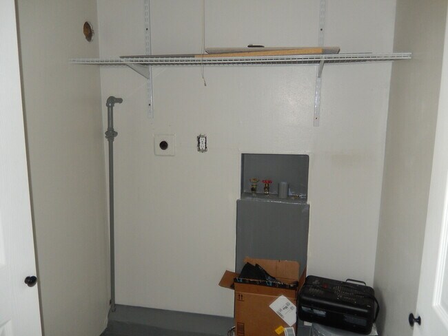 Building Photo - 4759 Oldenburg Ave