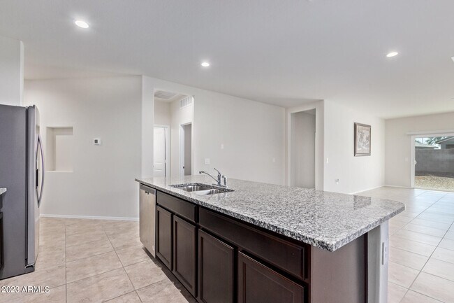 Foto del edificio - 44435 W Palo Aliso Way