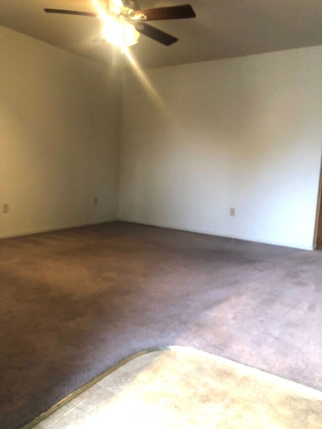 Foto del edificio - Spacious townhouse close to downtown