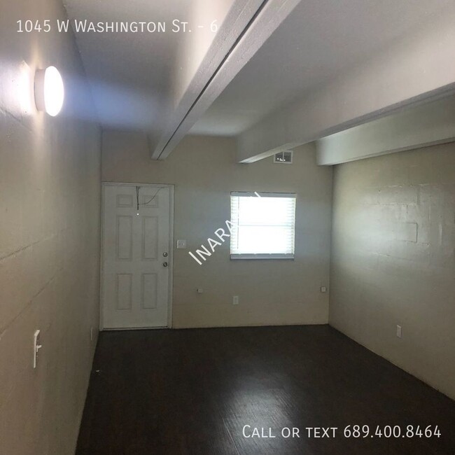 Building Photo - Remodeled 2/1 Upstairs apartment. Available!