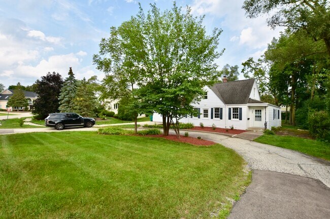Foto del edificio - 619 Hillside Rd